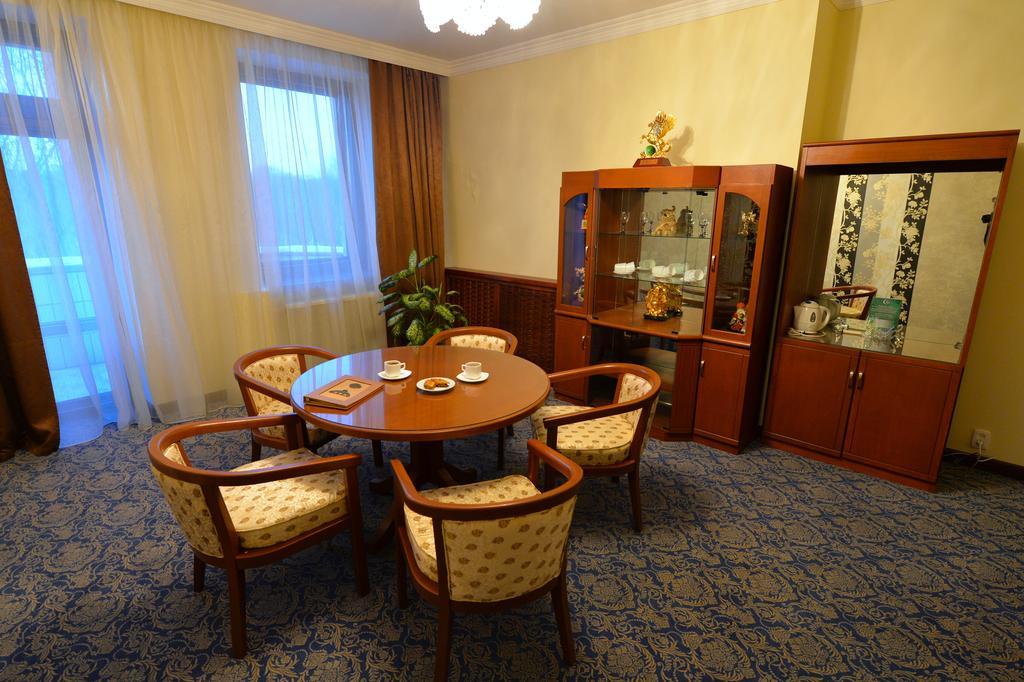 Ali Hotel Khabarovsk Bagian luar foto